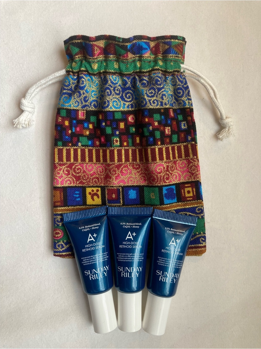 4 Pcs - Sunday Riley Mini Bundle with Patterned Drawstring Pouch - Picture 4 of 9